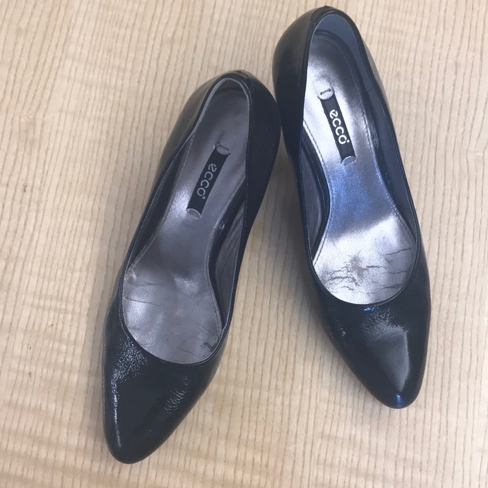 Ecco comfy black heels
